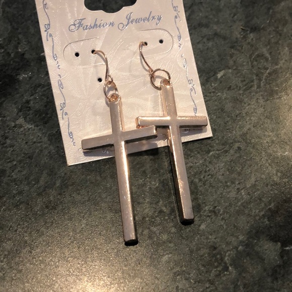 GOLD FASHION CROSS EARRINGS! - Picture 8 of 8